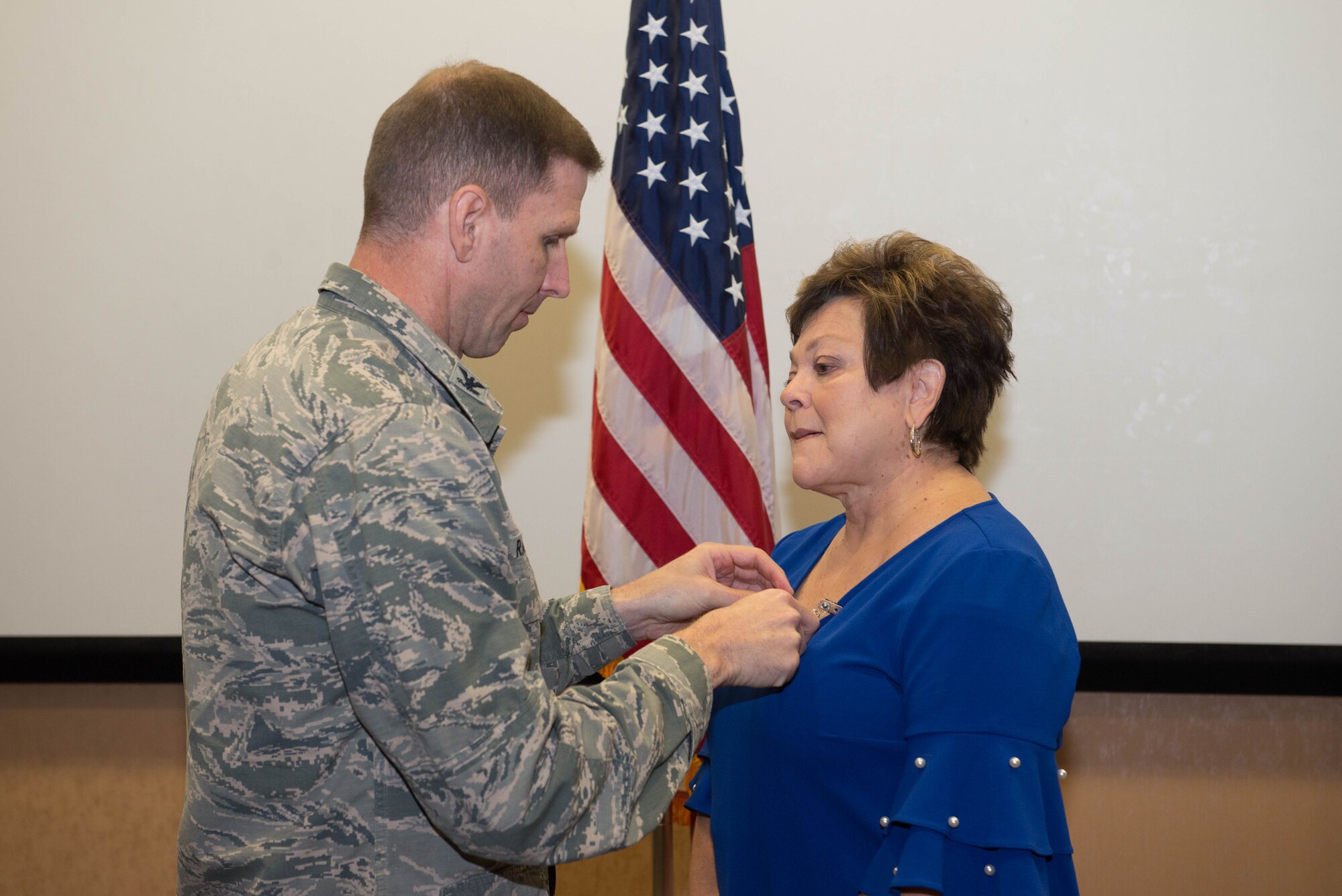 55th CS Honorary Commander receives award