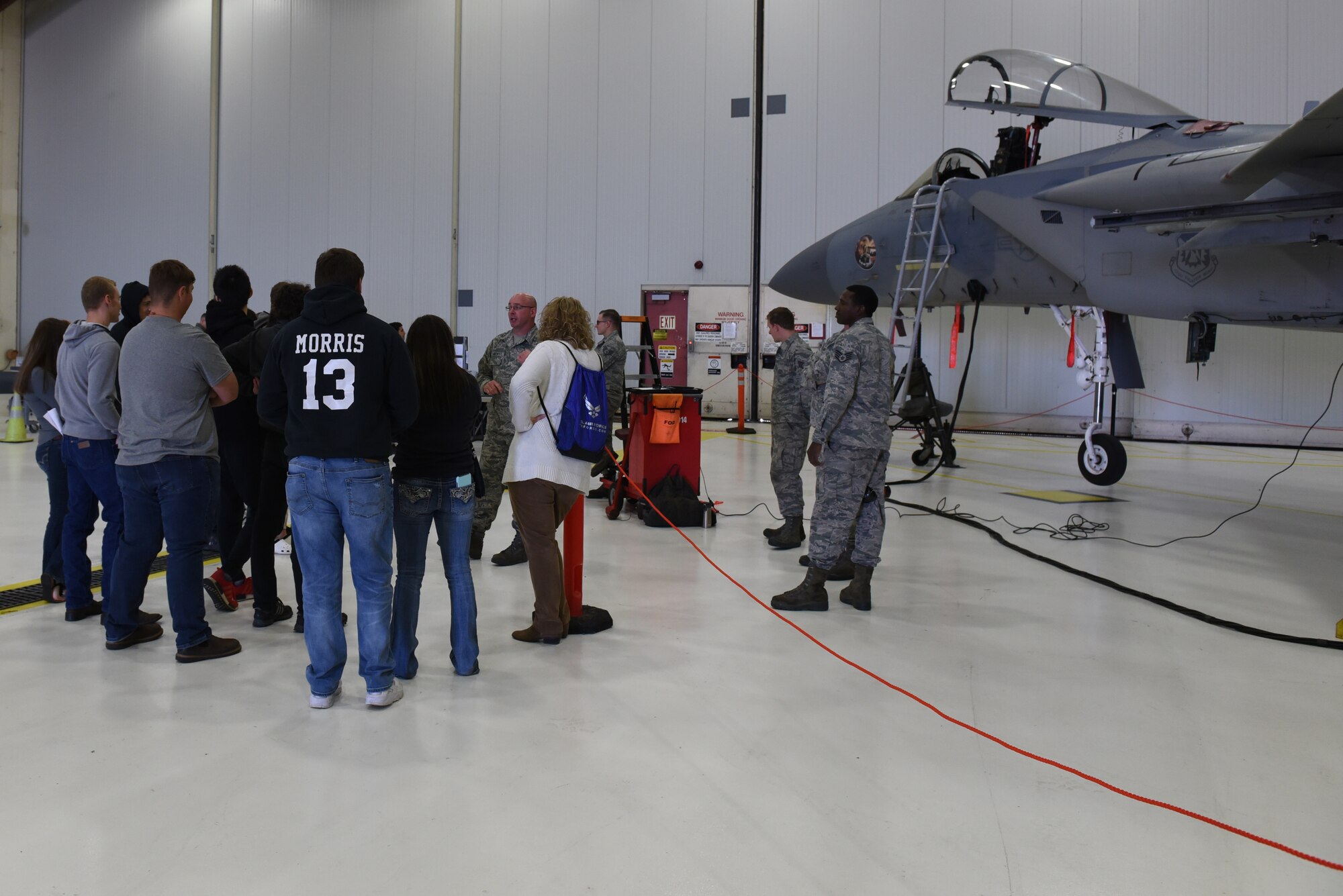 173 FW maintainer talks to high schoolers