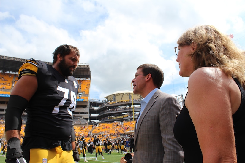 SECARMY gives the Oath at mass enlistment ceremony at Steelers game