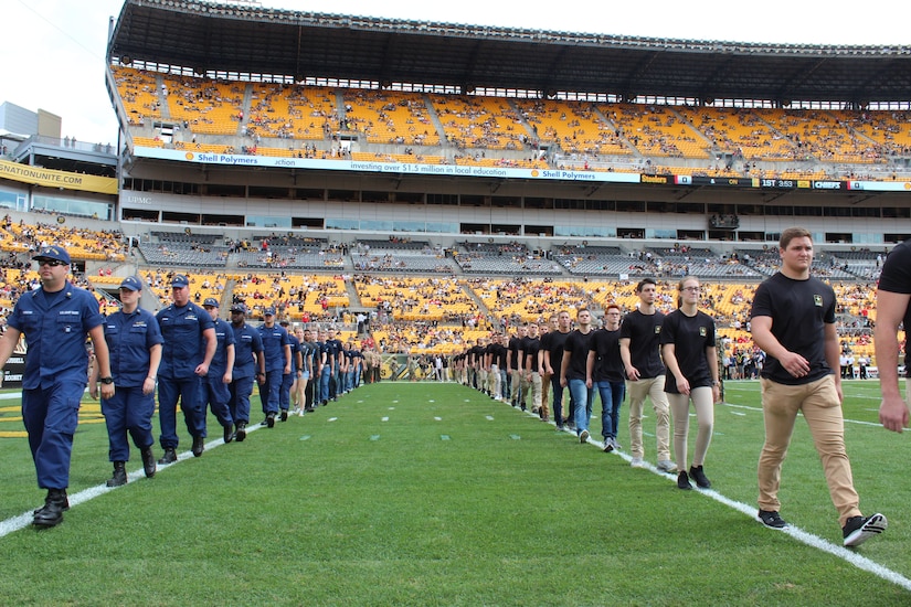 SECARMY gives the Oath at mass enlistment ceremony at Steelers game