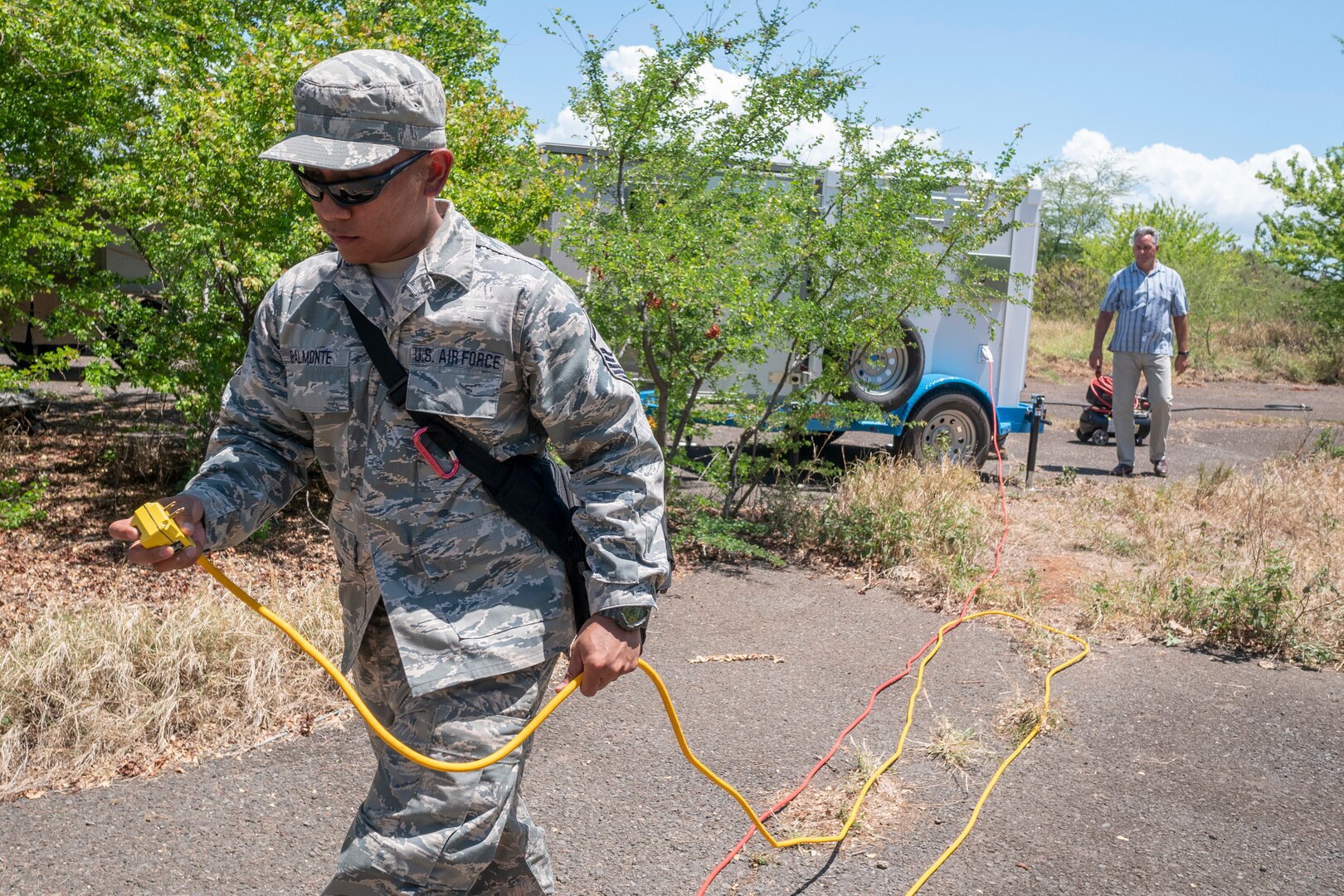 Master Sgt. Bobbyjo Balmonte, 154th Medical Group Detachment 1, Medical Logistics NCO in charge, runs a power cable from a mobile, 5-kW hydrogen fuel cell generator