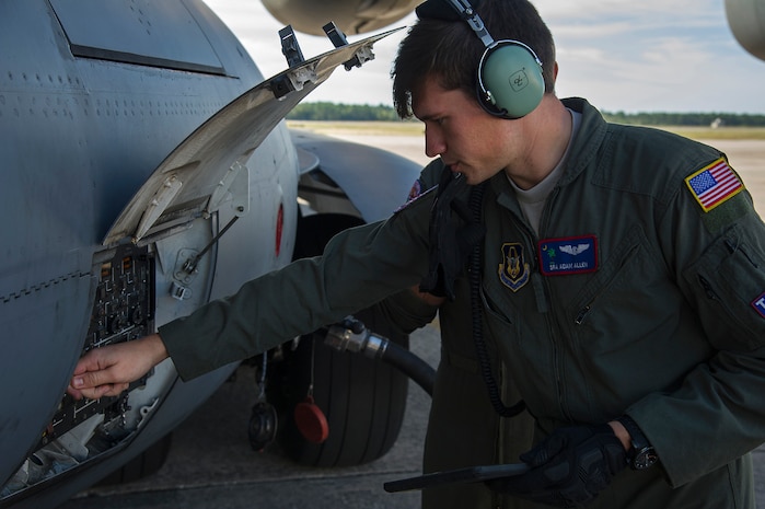 While the Jacksonville Jaguars lost their Oct. 21 home game against the Houston Texans, 20-7, the game at least started off with a thunderous roar from a Charleston C-17 Globemaster III flown a mere 1,500 feet above by the 701st Airlift Squadron aka the “Turtles.”