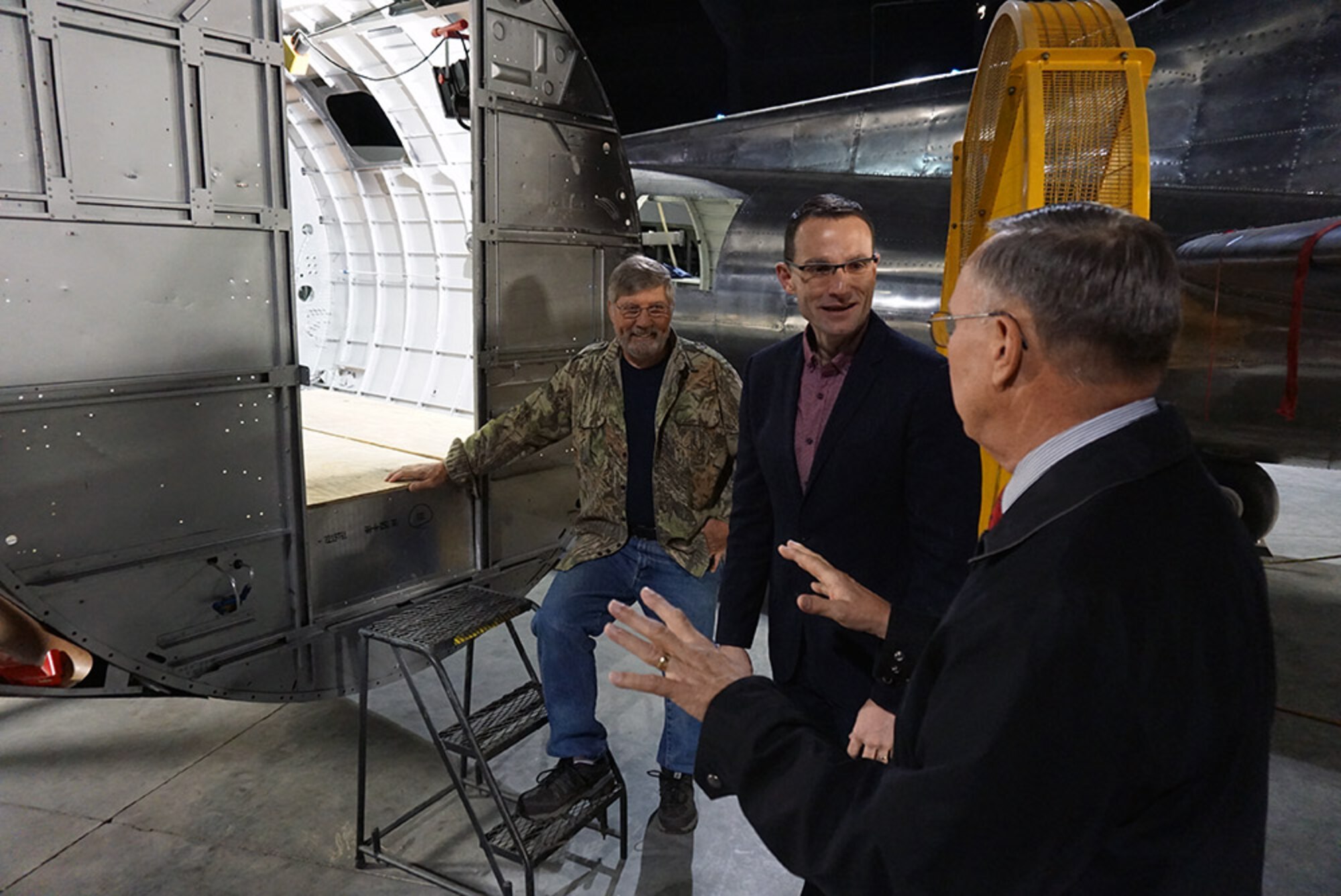 AF acquisition leader visits Robins