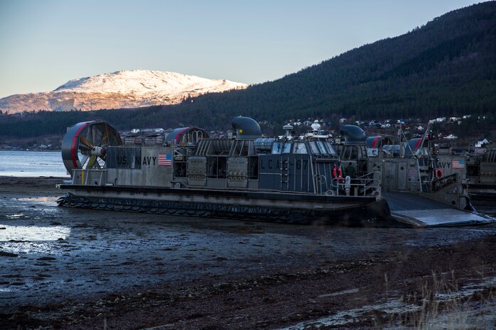 Marines land ashore in Norway for Trident Juncture 18