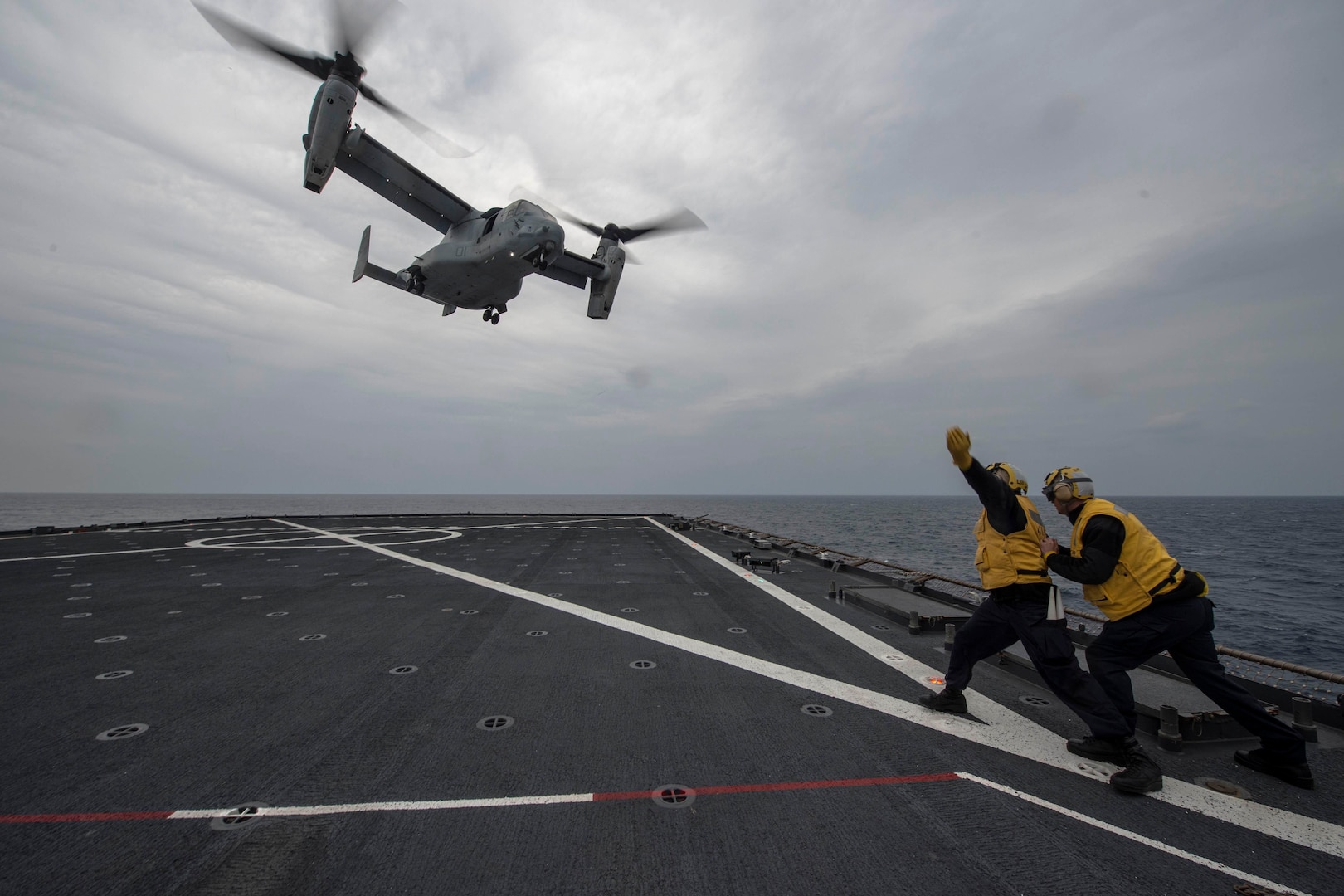 Sailors signal to MV-22 Osprey during flight quarters aboard USS Ashland, East China Sea, March 10, 2017 (U.S. Navy/Kaleb R. Staples)