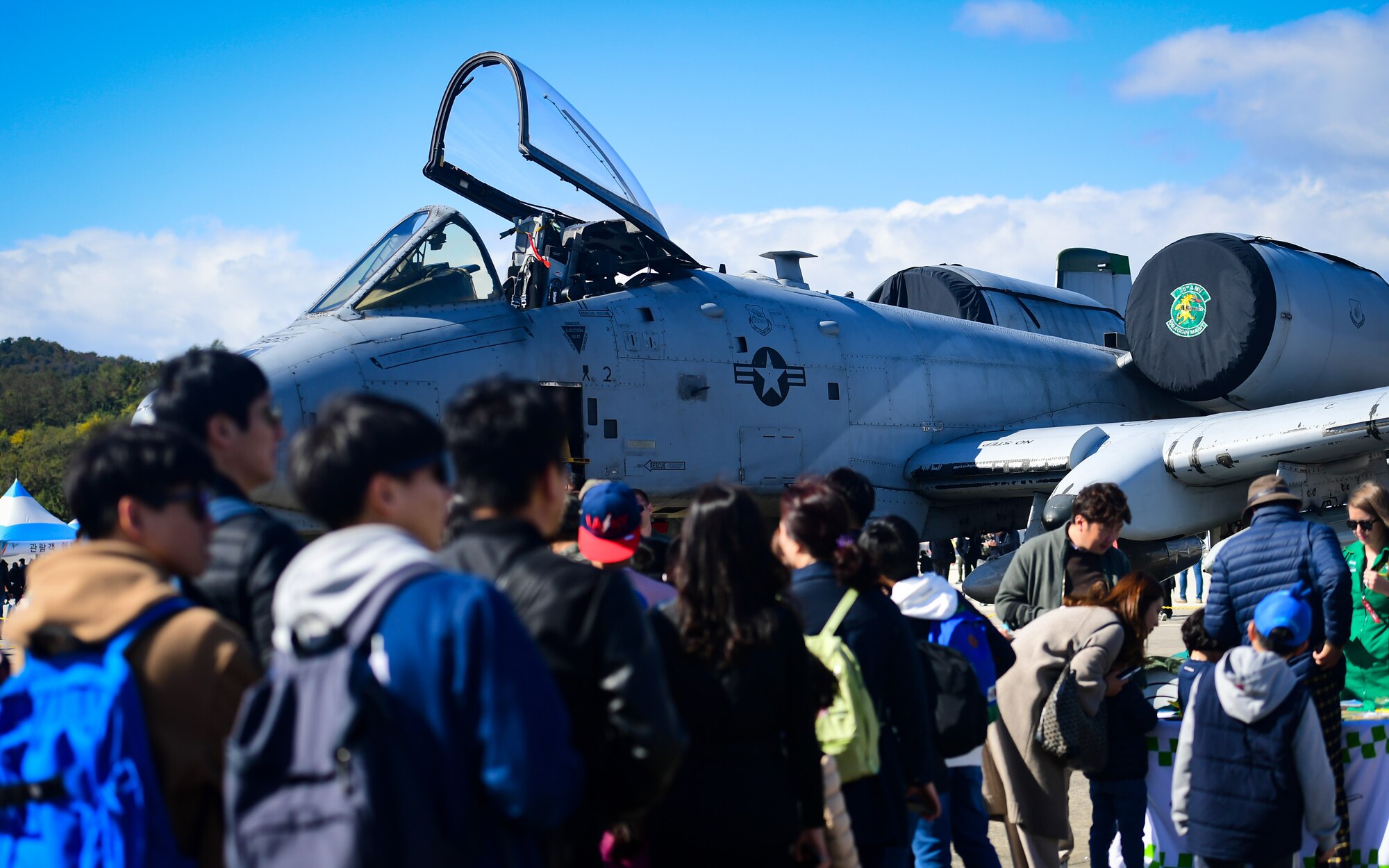 A line of air show attendees forms at the 25th Fighter Squadron’s A-10 Thunderbolt II display at the Gyeongnam Sacheon Aerospace Expo at Sacheon Air Base, Republic of Korea, Oct. 25, 2018.