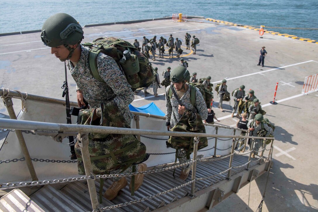 Colombian board USS Gunston Hall.