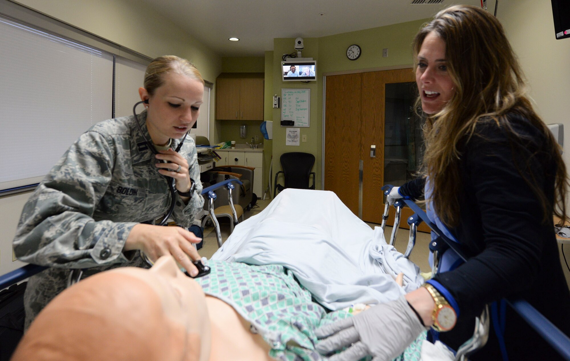 Capt. Genevieve Boldin, 99th Inpatient Squadron registered nurse, and Katie Phillips, a VA critical care simulation coordinator/educator, conduct a training class using the VA Tele-ICU system at Mike O’Callaghan Military Medical Center Intensive Care Unit, Nellis Air Force Base, Nev.,  Aug. 16, 2018. To contact the VA Tele-ICU nurses for assistance, patients and medical center staff must press the green “eLert” button located on the wall in the room. (U.S. Air Force photo by Airman Bailee A. Darbasie)