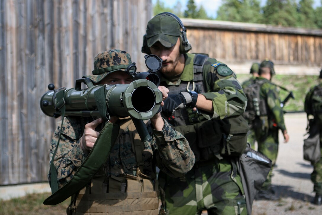 A U.S. Marine with Marine Rotational Force-Europe 18.1 inspects the Swedish Carl Gustaf M4 anti-tank recoilless rifle during the cross-training range at Exercise Archipelago Endeavor with Swedish Coastal Rangers of 1st Marine Regiment aboard Berga Naval Base, Harsfjarden, Sweden, Aug. 22, 2018. Exercise Archipelago Endeavor is an integrated field training exercise that increases operational capability and enhances strategic cooperation between the U.S. Marines and Swedish forces. (U.S. Marine Corps photo by Sgt. Victor A. Mancilla/Released)