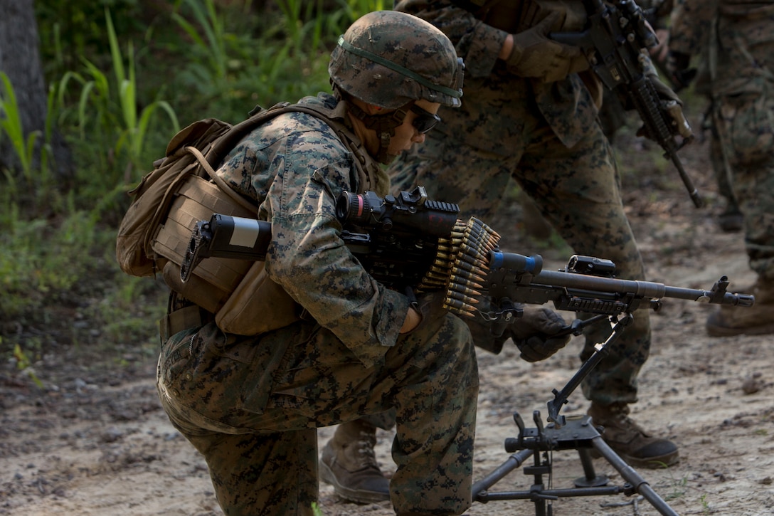 A Marine sets up an M240B machine gun prior to executing a platoon attack.
