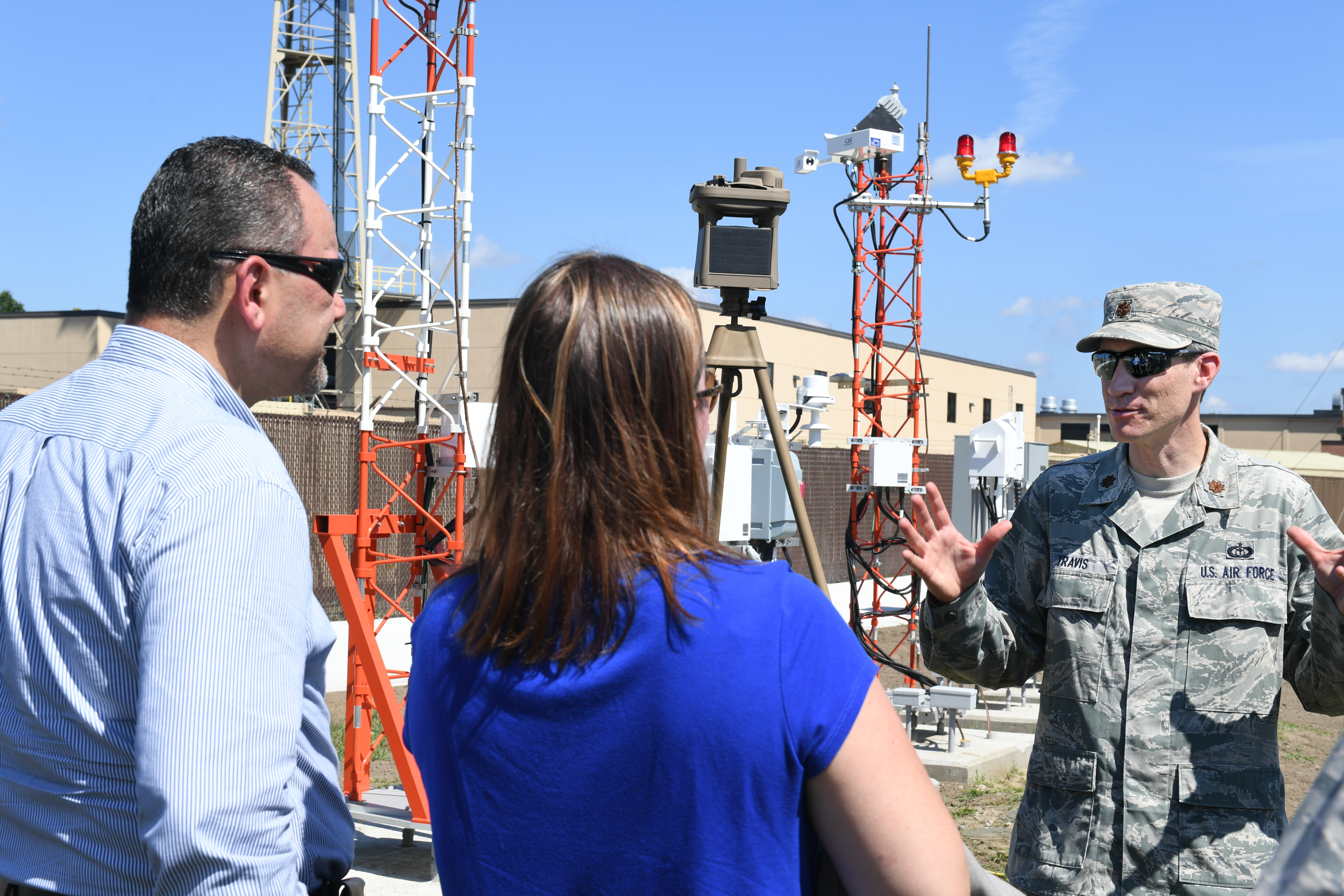 seeks engineers, scientists, program managers for hire