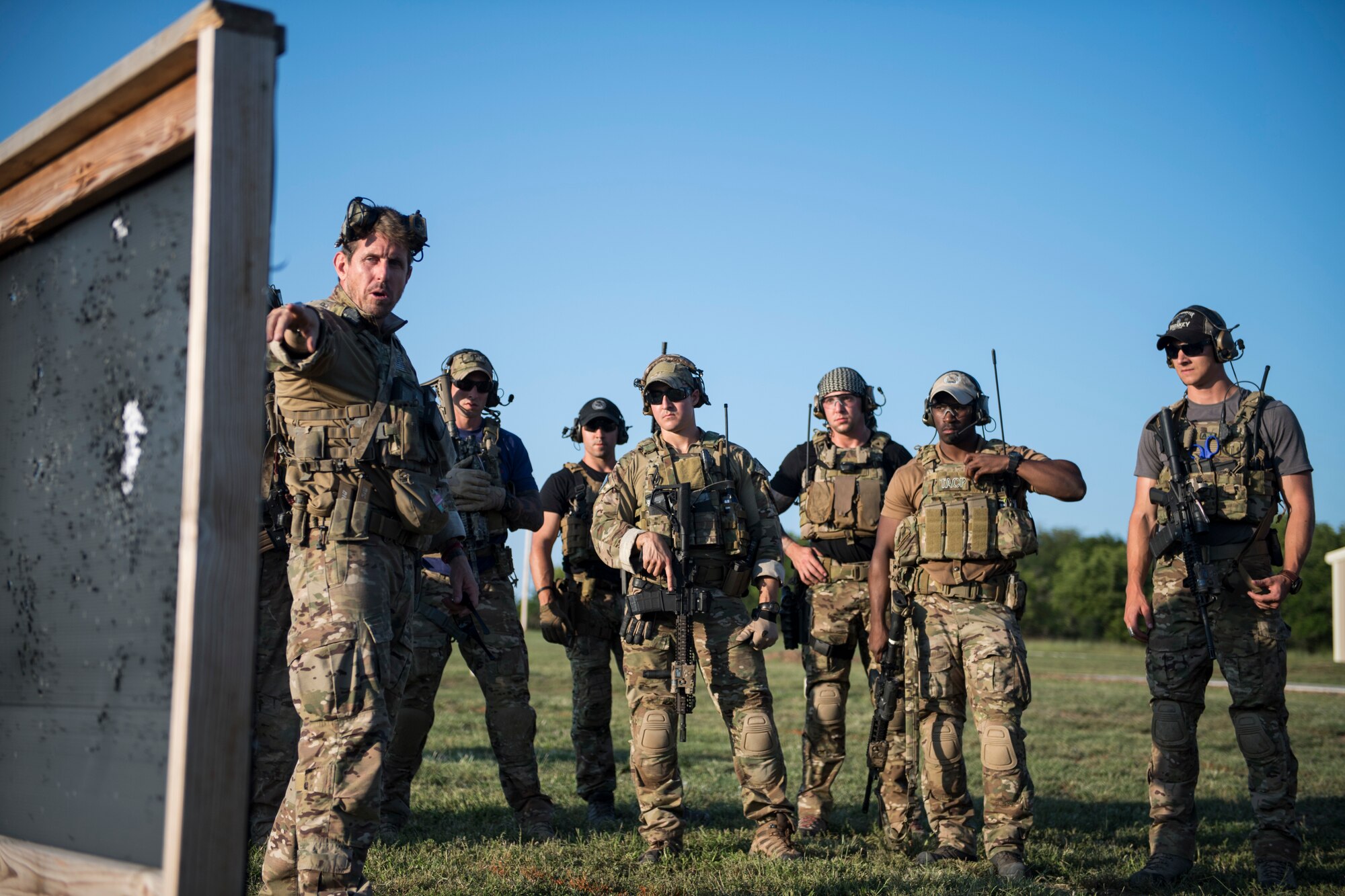 Brian Hartman, left, chief instructor, explains target groupings to students during a full spectrum operator course, Aug. 29, 2018, at Smoky Hill Air National Guard Range, Kan. The course was held Aug. 26-31, and incorporated specific duties performed by tactical air control party members and security forces personnel to build on their gunfighting skills. (U.S. Air Force photo by Senior Airman Janiqua P. Robinson)