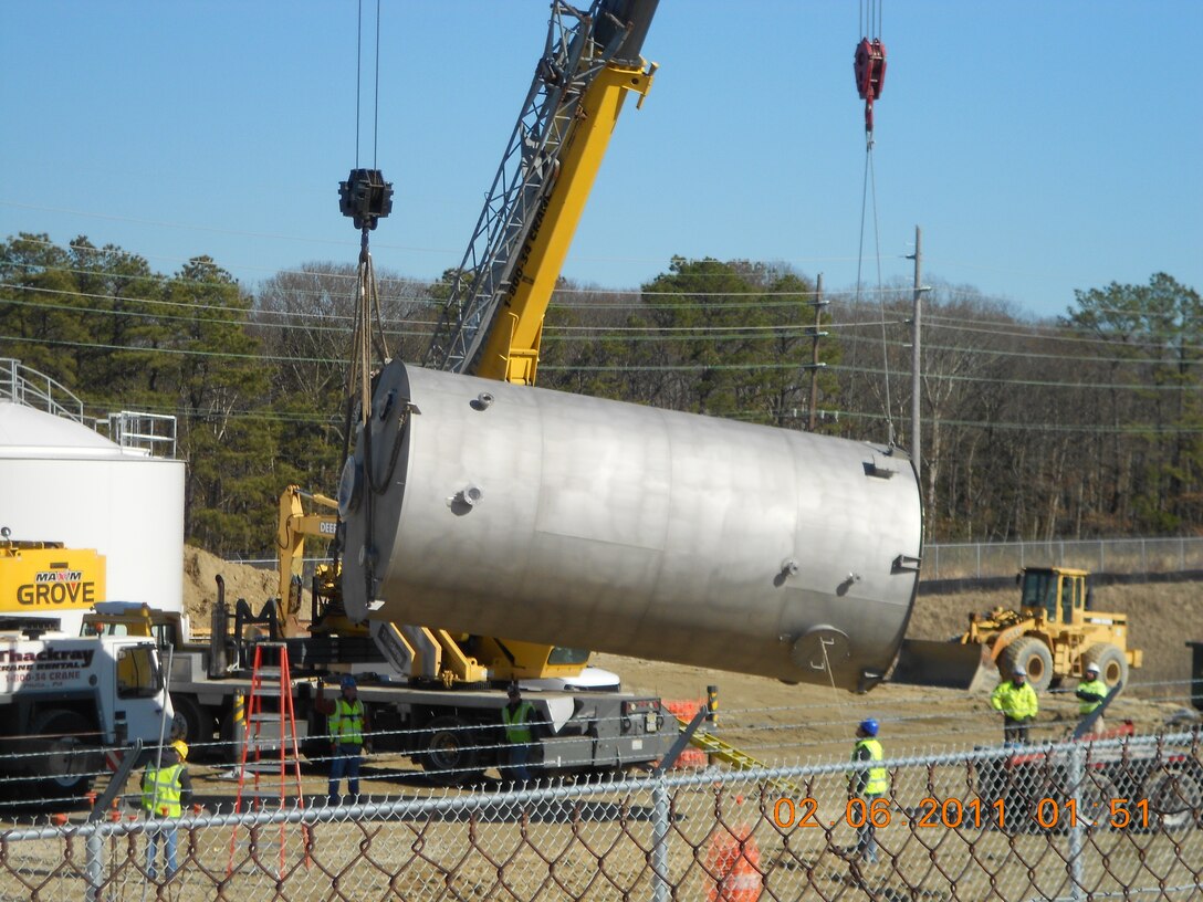 Contractors unload and set the Fluidized Bed Reactor
tank in place at Price Landfill Groundwater Treatment Plant in Egg Harbor Township, N.J. The USACE Philadelphia District constructed the facility on behalf of the Environmental Protection Agency. Groundwater treatment and monitoring are ongoing.