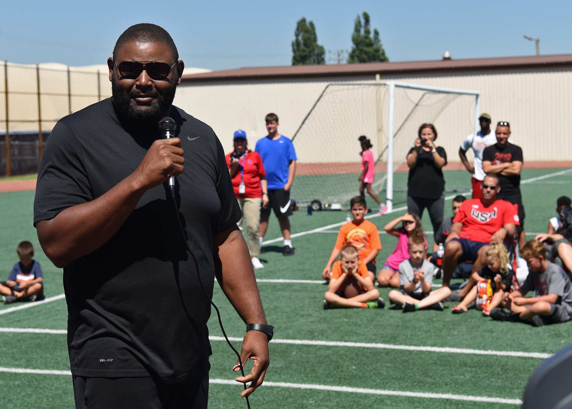 NFL Hall of Famers visit Osan Air Base