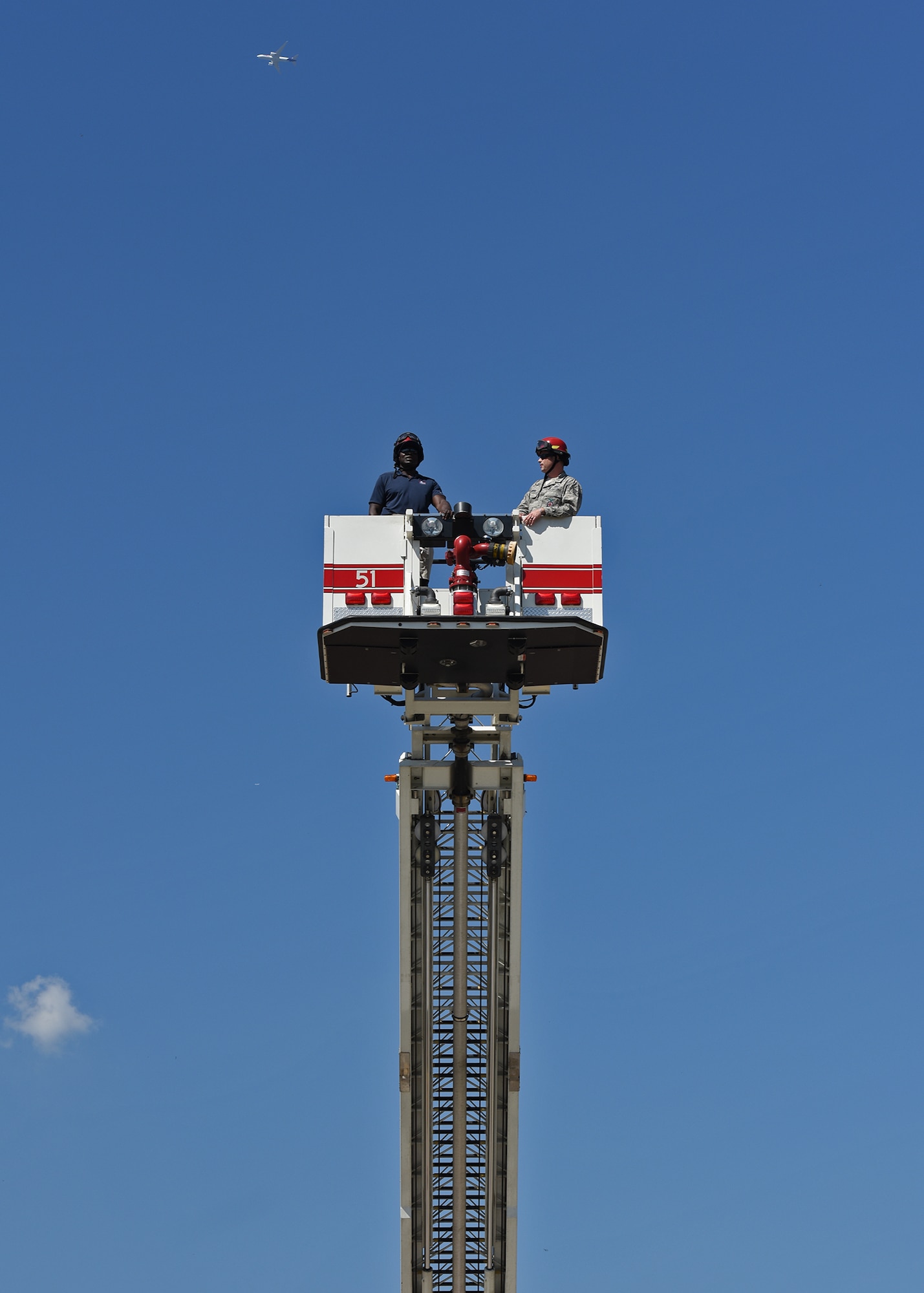 NFL Hall of Famers visit Osan Air Base