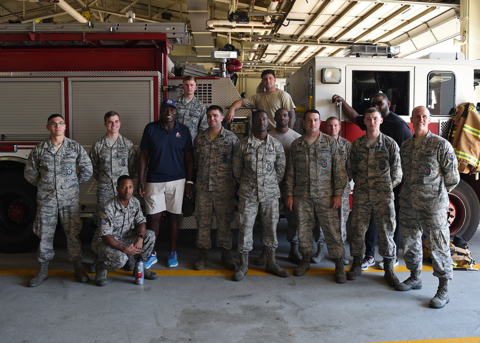 NFL Hall of Famers visit Osan Air Base