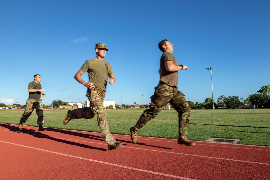 4th Joint Communications Squadron take the "Mustang Challenge"