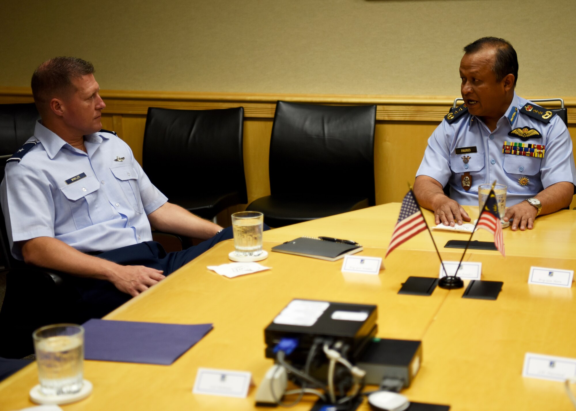 U.S. Air Force Brig. Gen. Michael Winkler, Pacific Air Forces Strategy, Plans, and Programs director, discusses the U.S. and Malaysian military relationship with Maj. Gen. Dato’ Hj Mohd Faudzi bin Hj Ahmad, Royal Malaysian Air Force (RMAF), Assistant Chief of Staff for Operations and Strategy, on Joint Base Pearl Harbor-Hickam, Hawaii, Sept. 5, 2018.