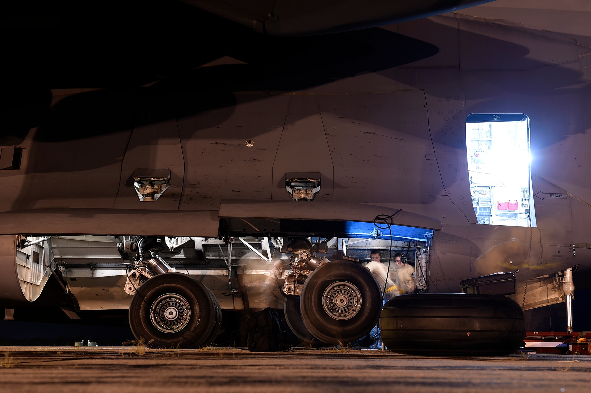 Airmen assigned to the 437th Aircraft Maintenance Squadron change a tire on a C-17 Globemaster III Sept. 13, 2018, at Scott Air Force Base, Ill. 437 AMXS maintainers serviced more than 10 aircraft that were evacuated from Joint Base Charleston, S.C., to Scott AFB ahead of Hurricane Florence. In all, more than 20 C-17s and supporting personnel were evacuated to designated safe locations, enabling them to continue their global airlift operations.