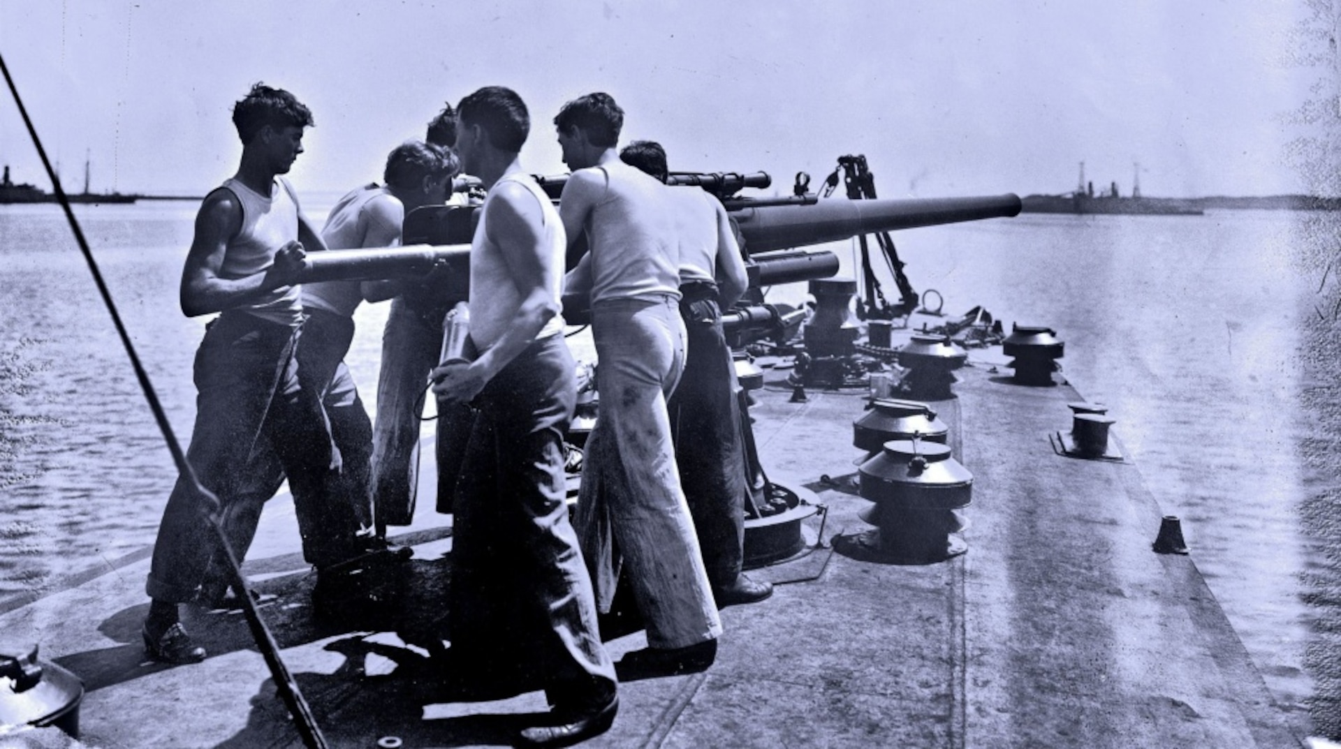 Sailors man the forward gun on USS Smith (DD-17), circa 1917. (Historical Navy photo)