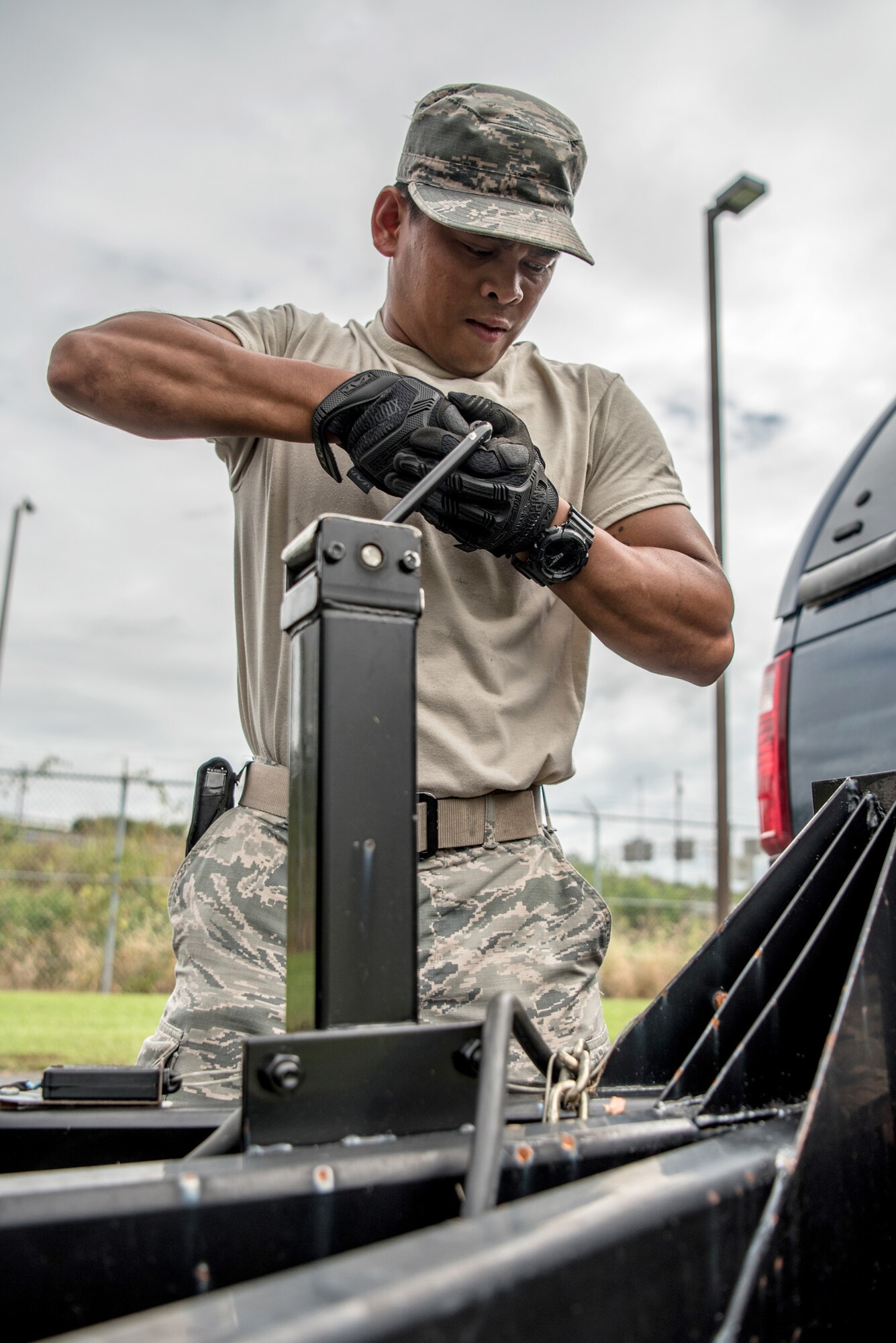 Members of the 123rd Airlift Wing’s Fatality Search and Recovery Team strap down equipment at the Kentucky Air National Guard Base in Louisville, Ky., Sept. 17, 2018, prior to deploying to North Carolina to support operations in the wake of Hurricane Florence. The team, which specializes in the dignified recovery of deceased personnel, will assist the North Carolina medical examiner’s office at the request of local health officials.