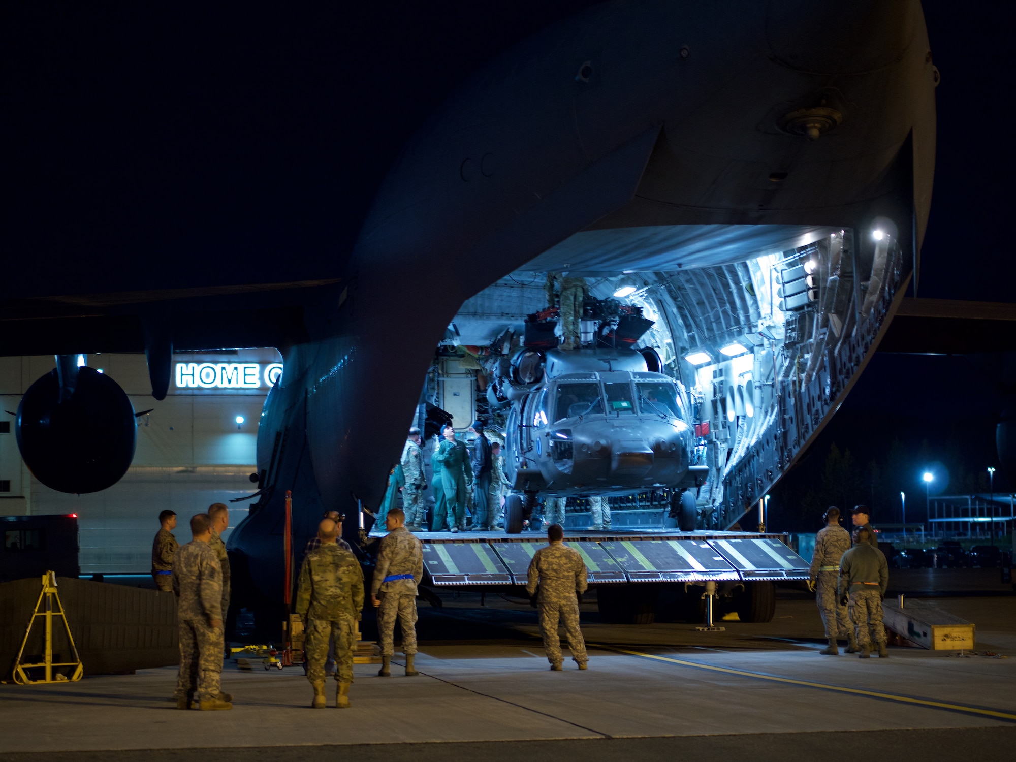 Alaska Army National Guardsmen assist with Hurricane Florence relief efforst.