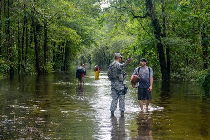 A U.S. Air Force Security Forces Airman assigned to the South Carolina Air National Guard, 169th Fighter Wing, from McEntire Joint National Guard Base, working alongside Florence County, S.C., Sheriff’s Department, assists civilians during evacuation efforts as the Black Creek River begins to crest in Florence, S.C., Sept. 17, 2018. Approximately 3,400 Soldiers and Airmen have been mobilized to respond and participate in recovery efforts as Tropical Storm Florence has caused flooding and damage to the state.