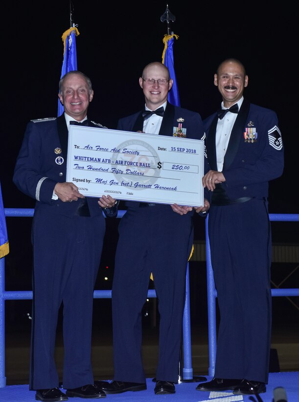 Members of Team Whiteman gather to commemorate the 71st anniversary of the U.S. Air Force at Whiteman Air Force Base, Mo., Sept. 15, 2018.
