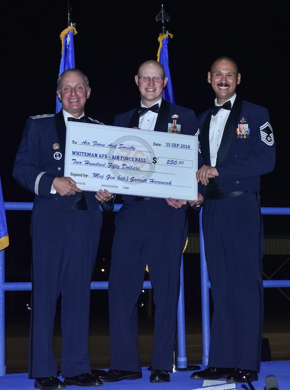 Members of Team Whiteman gather to commemorate the 71st anniversary of the U.S. Air Force at Whiteman Air Force Base, Mo., Sept. 15, 2018.