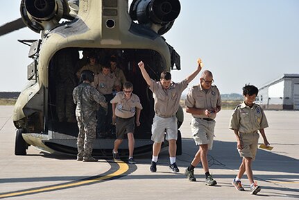 ​Colorado National Guard takes scouts to new heights at the Army Aviation Support Facility, Buckley Air Force Base, Aurora, Colo., July 30, 2016. (U.S. Army National Guard photo by Staff Sgt. Manda Walters/released).