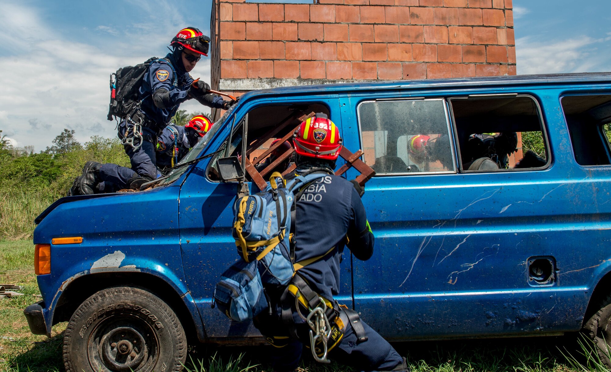 Colombian firefighters attempt to rescue a triage patient trapped in a vehicle during a mass casualty earthquake simulation as part of the multilateral exercise Angel de los Andes Sept. 6, 2018, at German Olano Air Base, Colombia. The first week of the exercise is focused on responding to natural disaster scenarios that include an earthquake response, a forest fire and an open water rescue, as well as responding to an aircraft crash.  (U.S. Air Force photo by Staff Sgt. Robert Hicks)