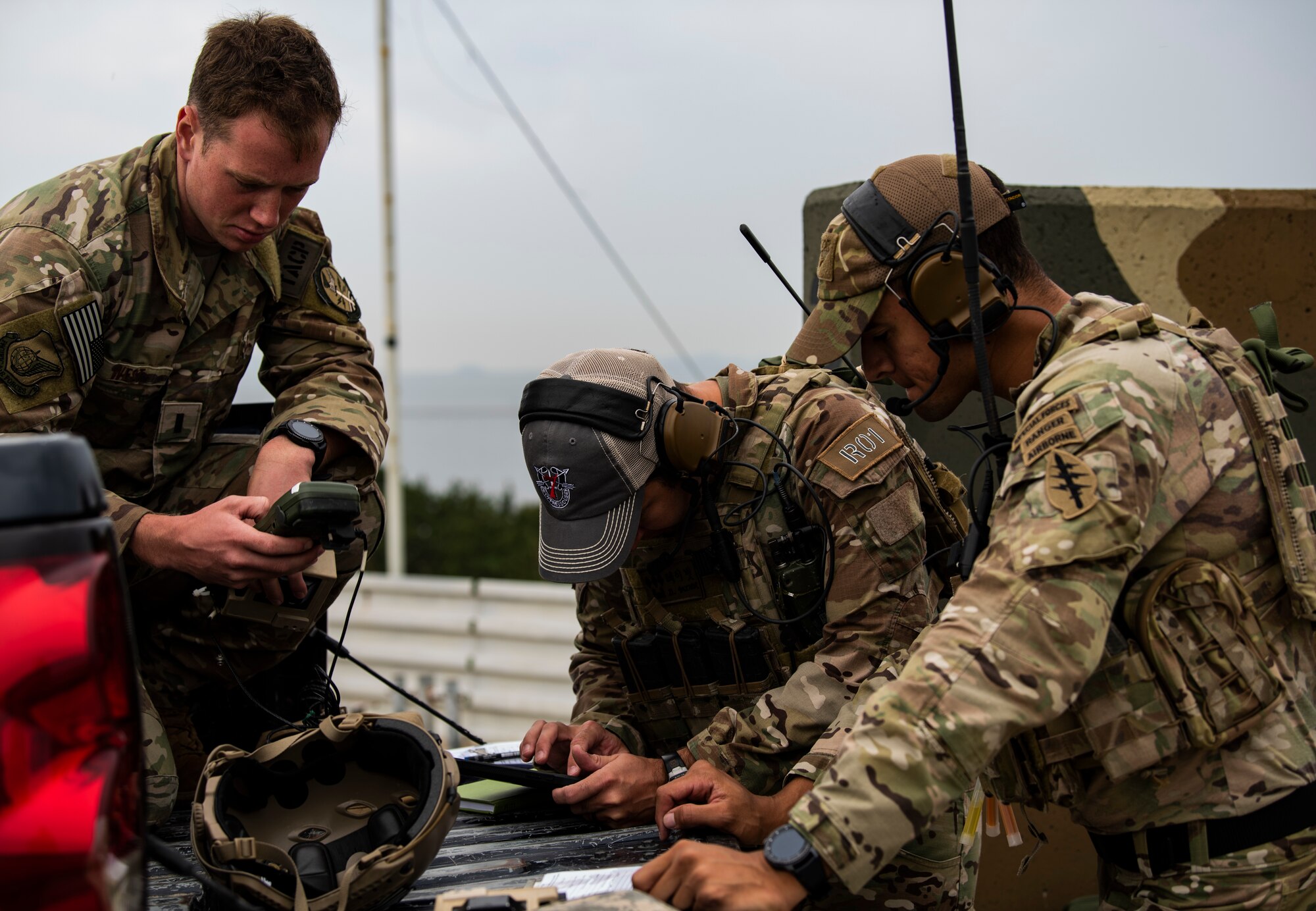 U.S. Air Force 1st Lt. Clay West, air liaison officer from the 15th Air Support Operations Squadron, Fort Stewart, Georgia (left), calibrates a laser range finder for two U.S. Army soldiers from the 7th Special Forces Group Sept. 13, 2018 at Kunsan Air Base, Republic of Korea. West evaluated and coached the soldiers through communicating and directing live aircraft for a simulated air strike. (U.S. Air Force photo by Senior Airman Stefan Alvarez)