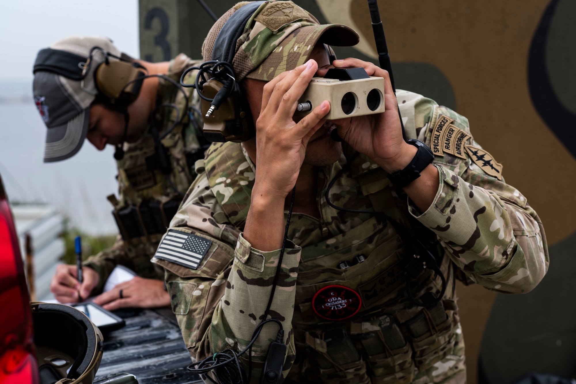 A U.S. Army soldier from the 7th Special Forces Group uses a laser range finder during a simulated close air support training on Kunsan Air Base, Republic of Korea, Sept. 13, 2018. The soldiers were instructed on different methods of accurately relaying target information to live aircraft. (U.S. Air Force photo by Senior Airman Stefan Alvarez)