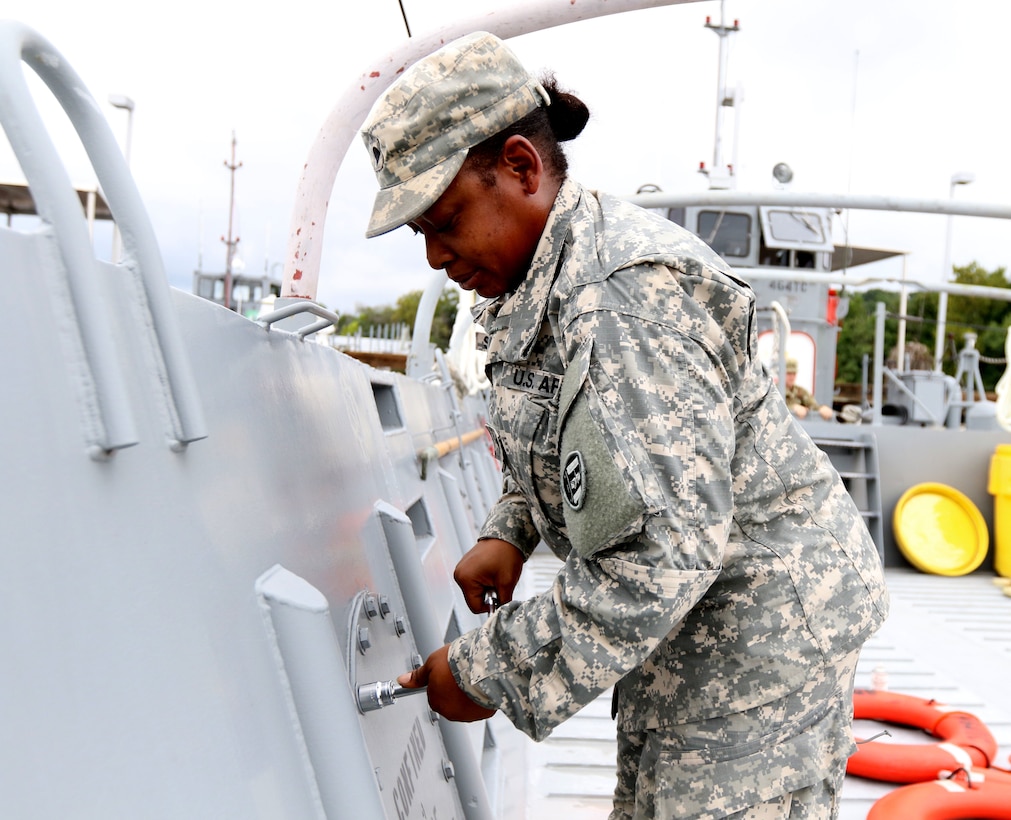 Army Reserve LCM boat unit prepares for Hurricane Florence relief