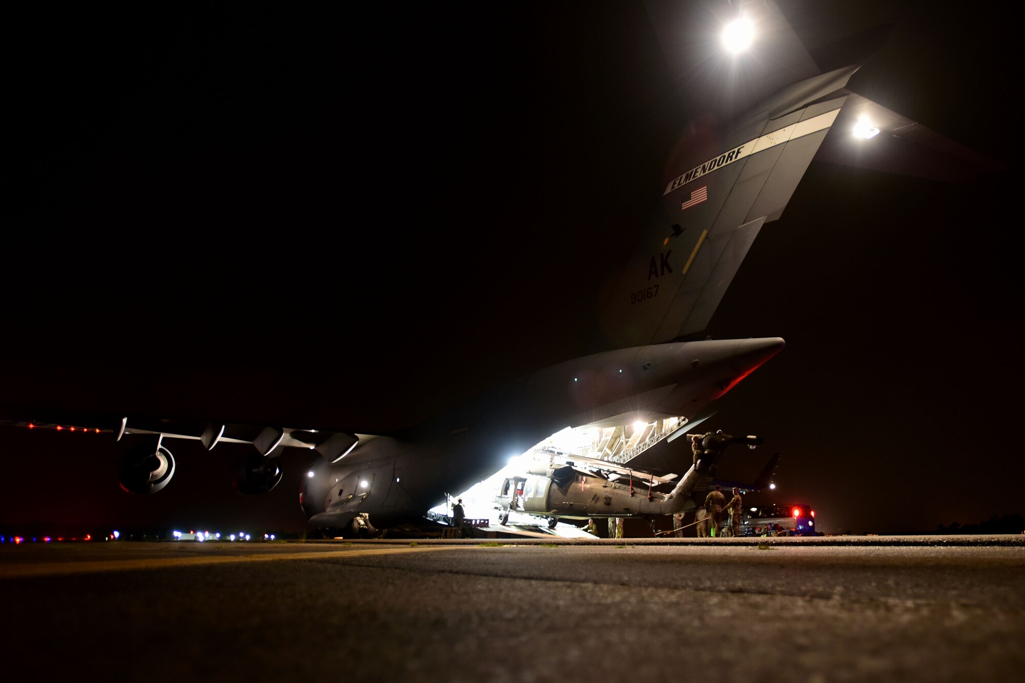 Alaska Guard UH-60 helicopter offload at McEntire