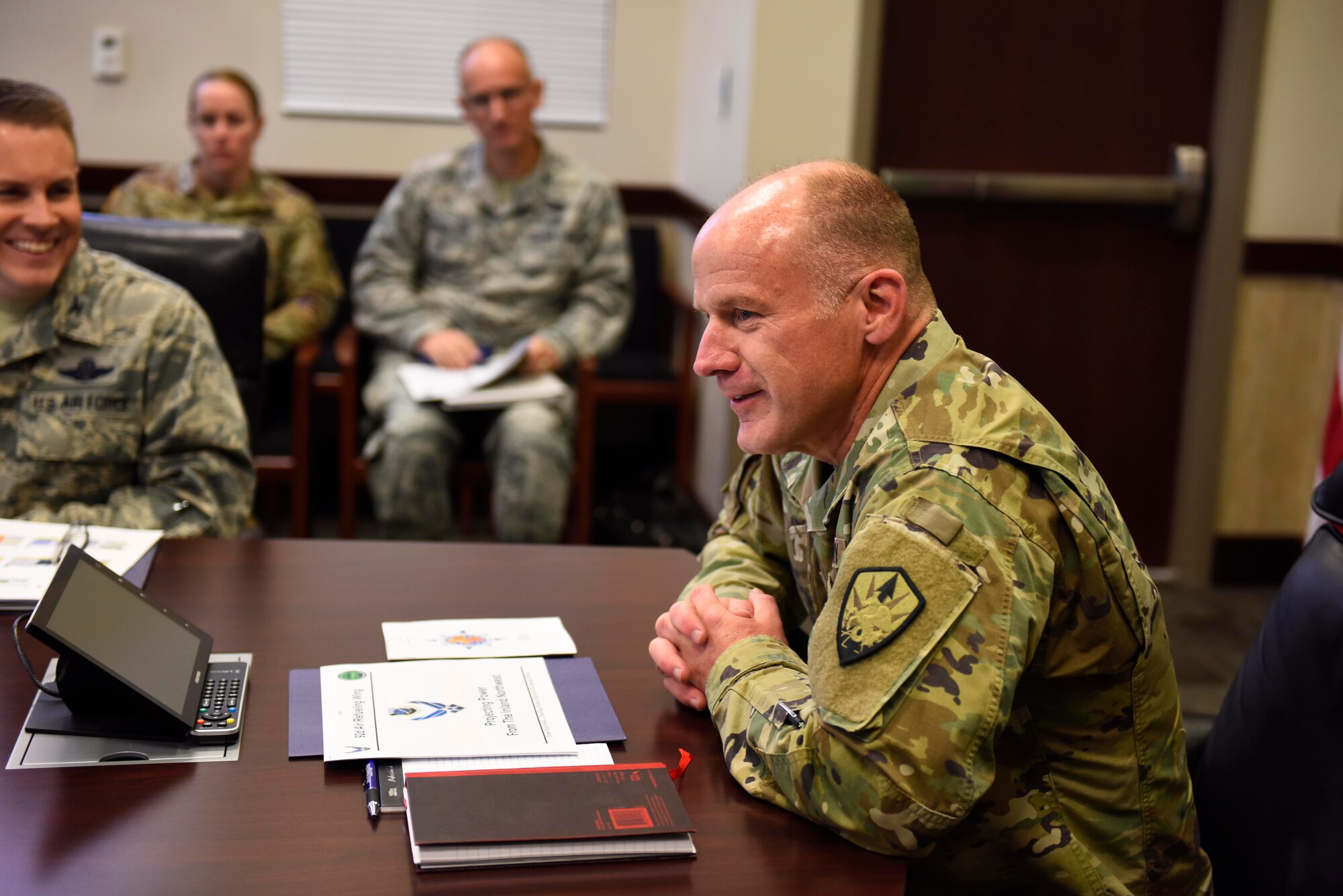 U.S. Army Gen. Stephen Lyons, U.S. Transportation Command commander, addresses 92nd and 141st Air Refueling Wing leadership prior to readiness discussions at Fairchild Air Force Base, Washington, Sept. 19, 2018.