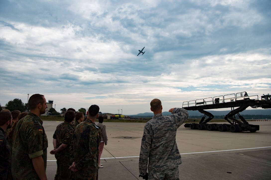 U.S. Air Force Technical Sgt. Patrick David, 721st Aerial Port Squadron Ramp Services Operations non-commissioned officer in charge, gives German Forces loadmasters a tour of a section of the airfield near the static C-17 Globemaster they boarded on Ramstein Air Base, Germany, Sep. 13, 2018. The intent of the visit for German Forces loadmasters was to further the training of German loadmasters who frequently work with the C-17 Globemaster’s and C-5 Galaxy’s.