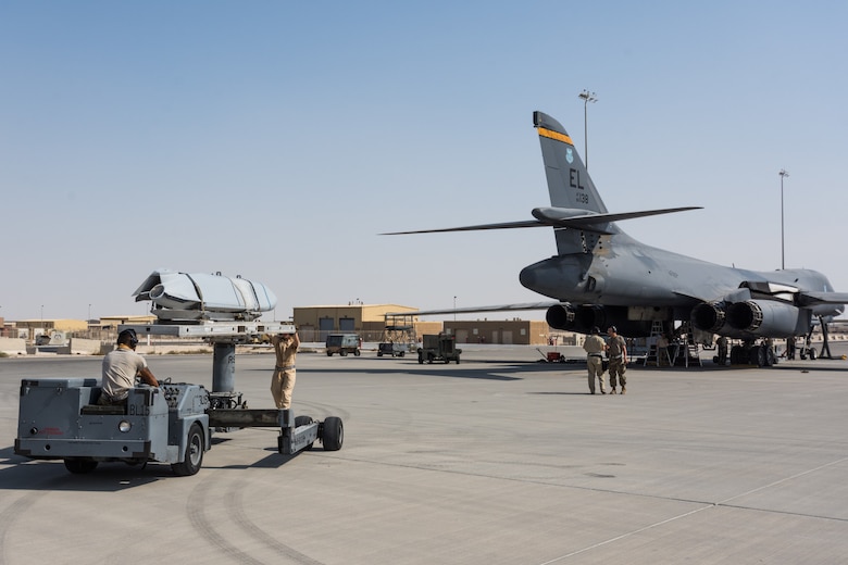 B-1B Weapons Loaders Conduct Combat-capability Training > U.S. Air ...