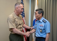 Marine Corps Gen. Joe Dunford, chairman of the Joint Chiefs of Staff, meets with Republic of Korea Air Force Gen. Jeong Kyeongdoo, ROK chairman of the Joint Chiefs of Staff, and Japan Navy Adm. Katsutoshi Kawano, Japan Self-Defense Force chairman of the Joint Chiefs of Staff, for a trilateral meeting at the U.S. Pacific Command Headquarters May 29, 2018.