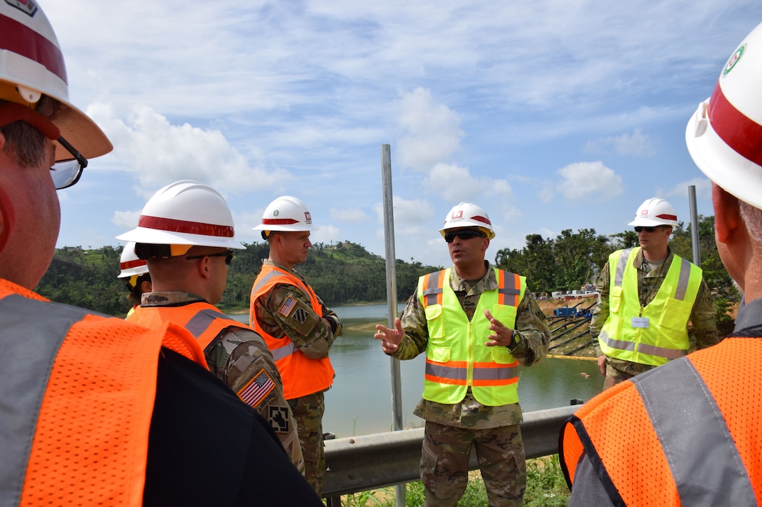 Soldier meet to discuss hurricane relief in Puerto Rico.