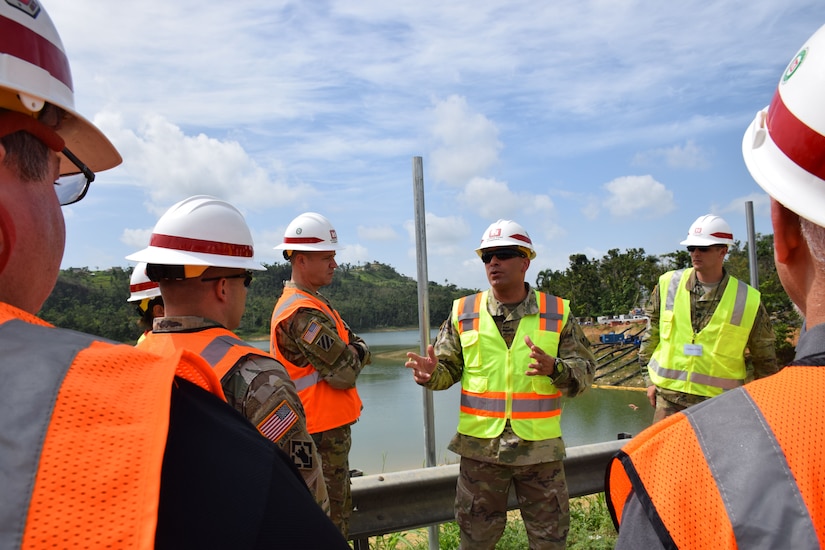 Soldier meet to discuss hurricane relief in Puerto Rico.