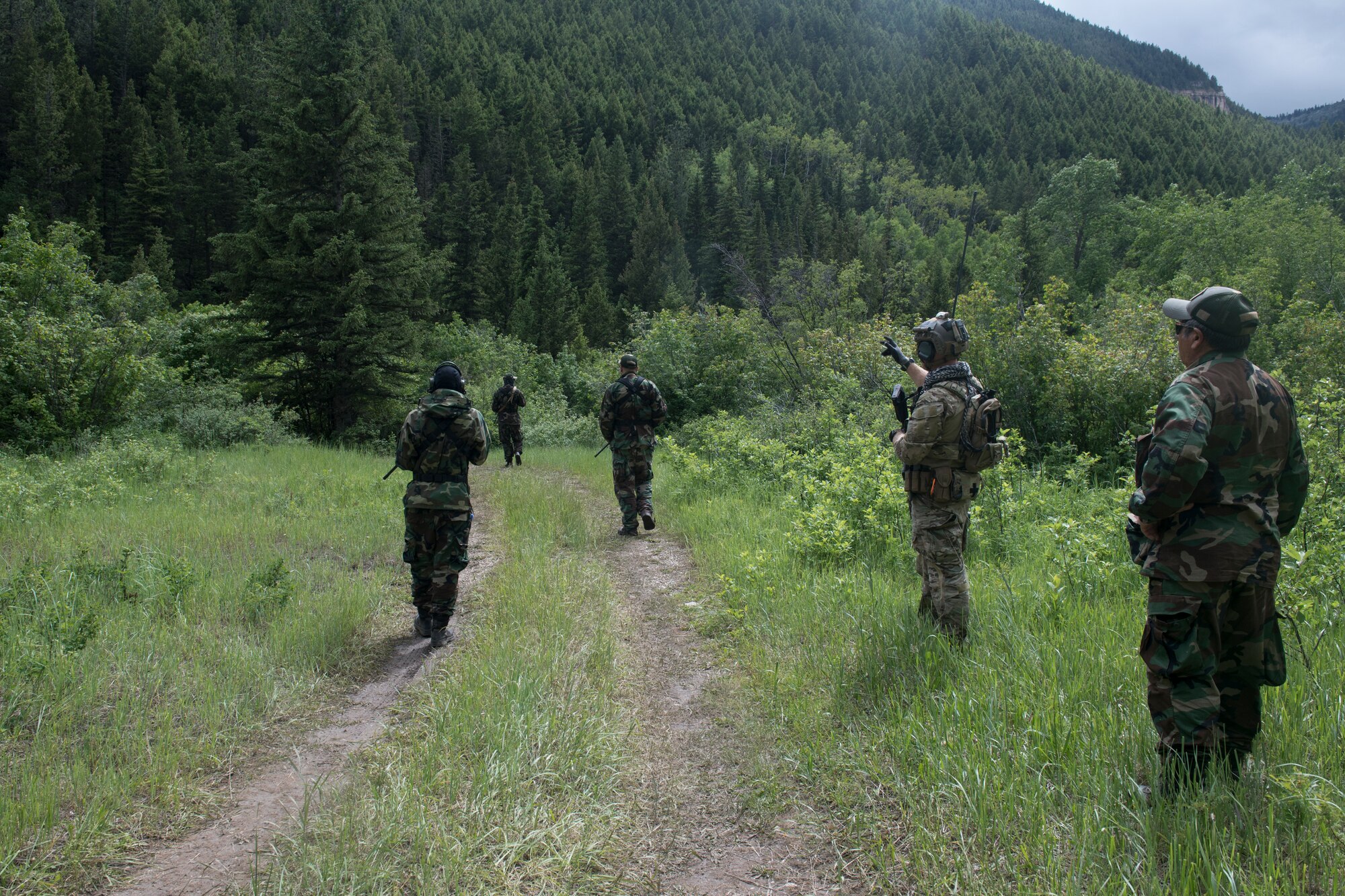 A Special Tactics Airman with the 26th Special Tactics Squadron guides a simulated foreign partner force at Crow Indian Reservation, Montana, June 20, 2018.