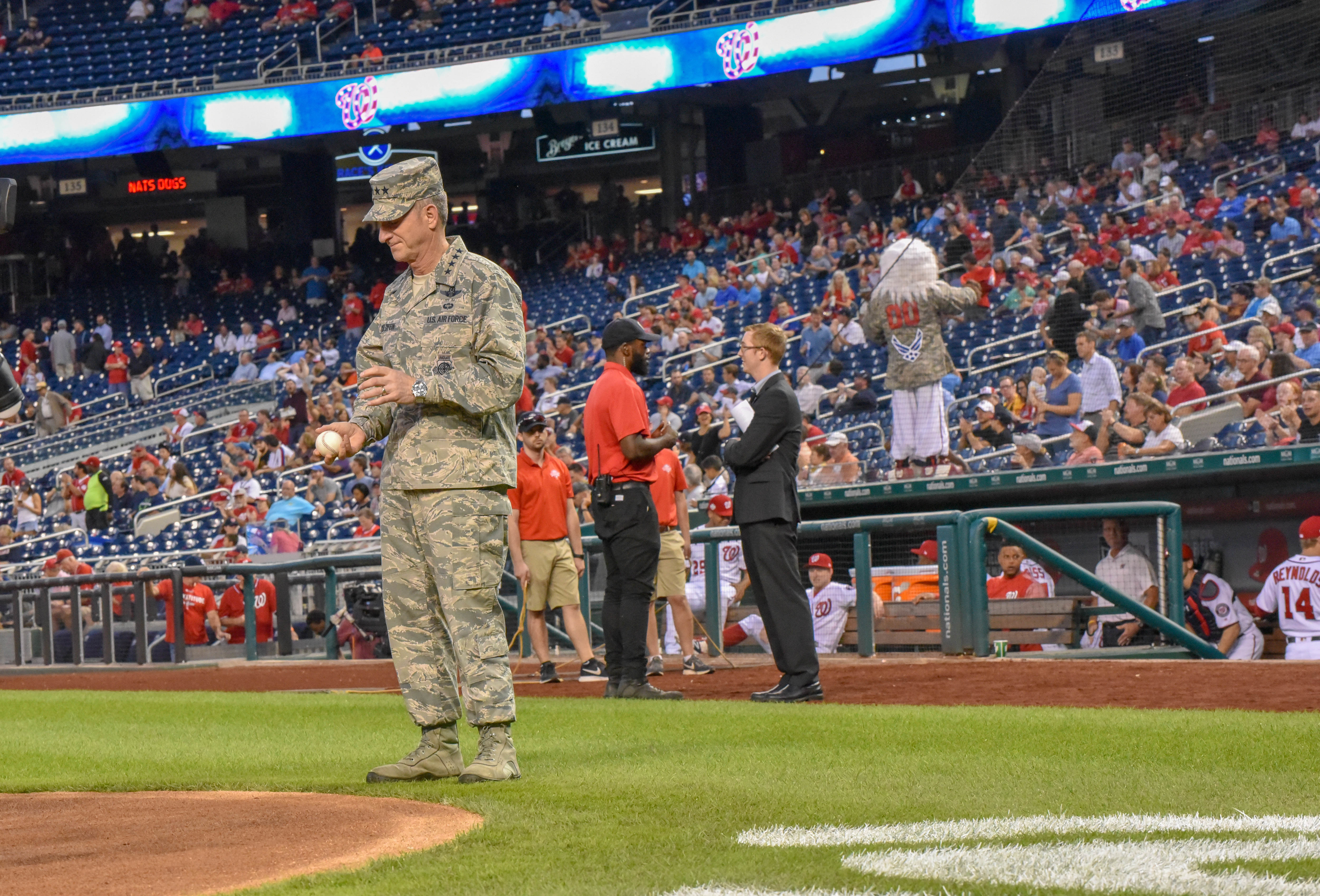AFDW Airmen celebrate AF birthday at Nationals baseball game > Air ...