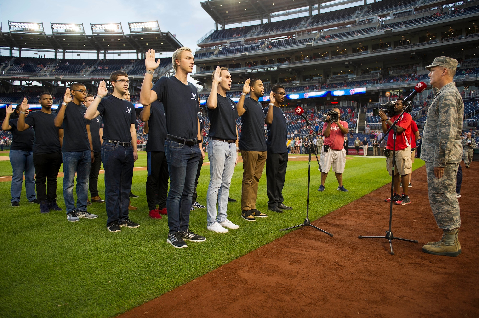 A group of recruits take the oath of enlistment.