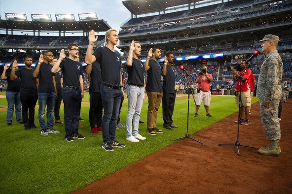 A group of recruits take the oath of enlistment.