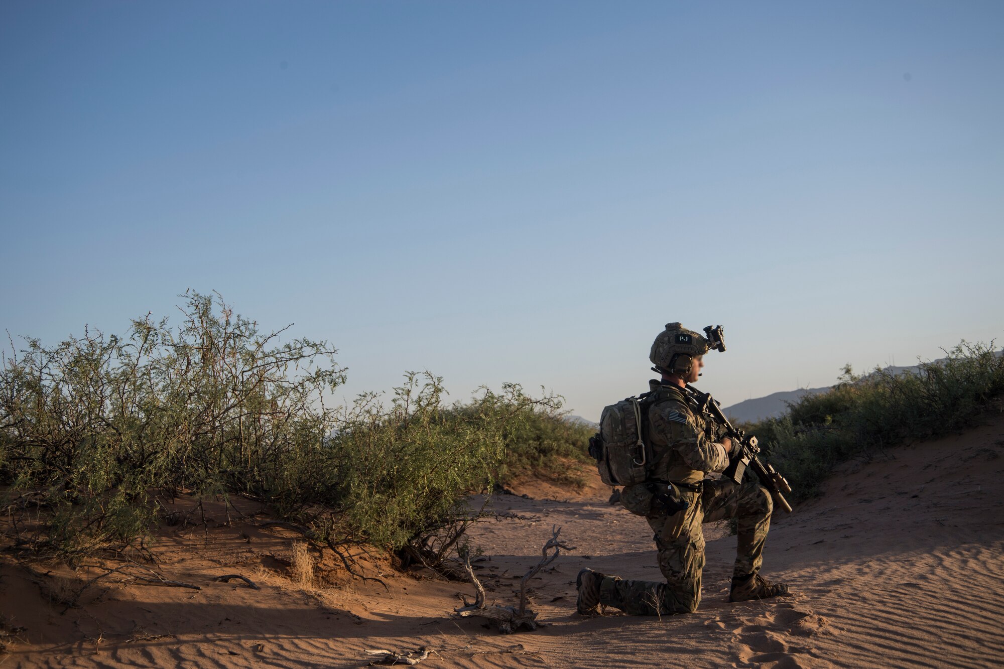 A Special Tactics Airman with the 21st Special Tactics Squadron prepares to infiltrate a compound at Fort Bliss, Texas, June 24, 2018.