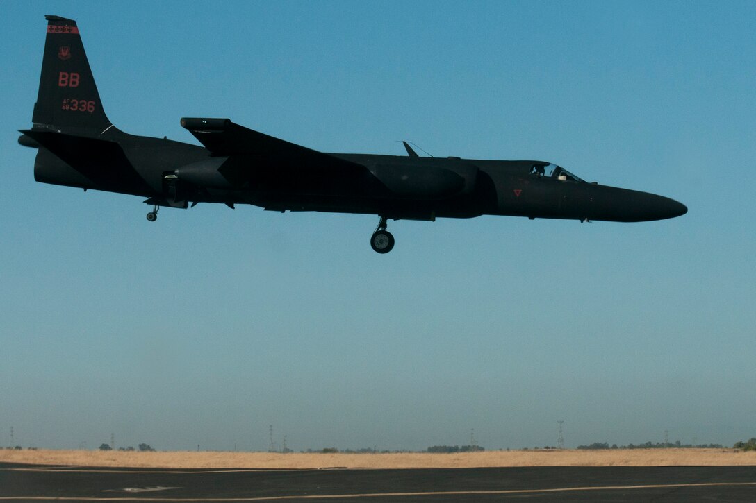 U-2 touchdown in Recce Town