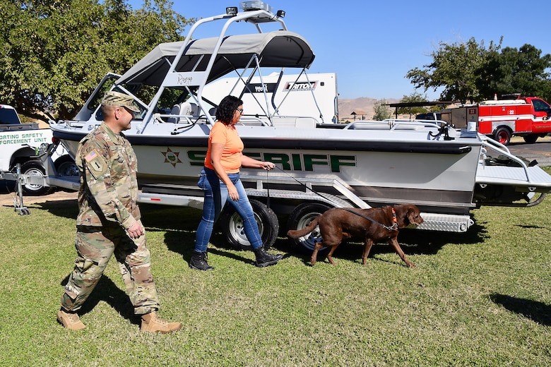 Col. David Ray, commander U.S. Army Corps of Engineers Sacramento District, watches as Debi Johnson of Mussel Dogs demonstrates how quickly her chocolate lab "Popeye" can find invasive species like quagga or zebra mussels on a boat.
The demonstration was part of the National Public Lands Day event held at Success Lake on September 22, 2018.