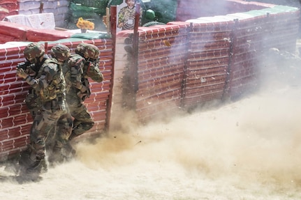 US Soldiers train with Indian counterparts on IED and room clearing tactics