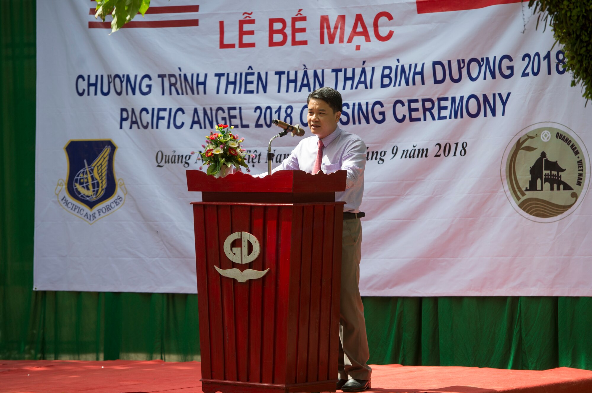 Tan Van Tran, Quang Nam province deputy chairman, gives a speech during the Pacific Angel (PAC ANGEL) 18-2 closing ceremony in Tien Tho commune, Tien Phuoc district, Vietnam, Sept. 17, 2018.